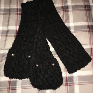 Michael Kohrs scarf with hand pockets